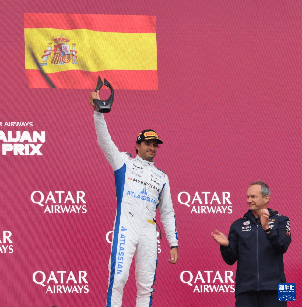 索伯车队横扫红牛车队,塞恩斯带队取胜 索伯车队横扫红牛车队,塞恩斯带队取胜